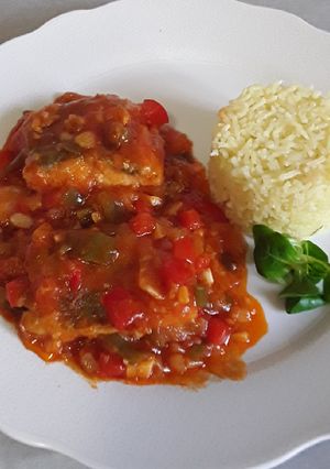 Una foto de Bacalao con tomate y pimiento