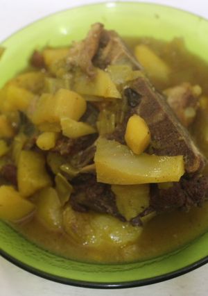 Una foto de Cocido de judías pintas con carne y verduras