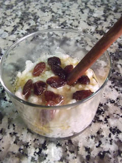 Una foto de Porridge con pasas y miel