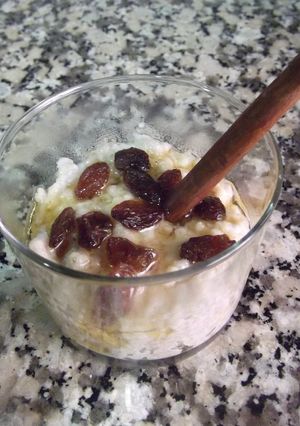 Una foto de Porridge con pasas y miel