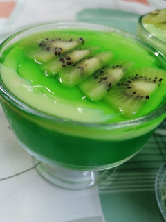 A picture of Lime kiwi custard jelly.