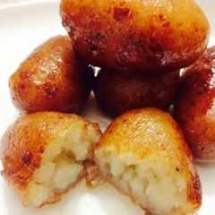 A picture of Bread Gulab jamun.
