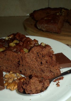 Una foto de Torta de chocolate  y frutos secos ;)