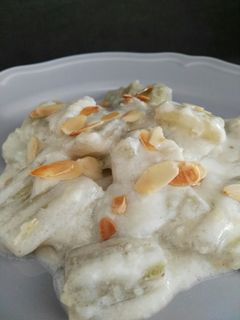 Una foto de Cardo en salsa de almendras