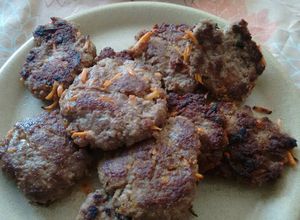 Una foto de Tortitas de cordero.ॐ