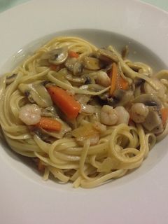 Una foto de Tallarines con gambas