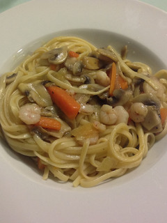 Una foto de Tallarines con gambas