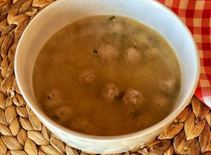 Foto di Brodo di carne con polpettine 🌷