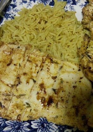 صورة لوصفة صدور دجاج بالزبادي في الفرن مع رز بالكاري والزبيب 😍😋