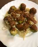Fideos chinos con brócolis y tomates deshidratados