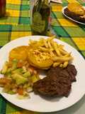 Carne a la parrilla con piña y arepa de chócolo✨