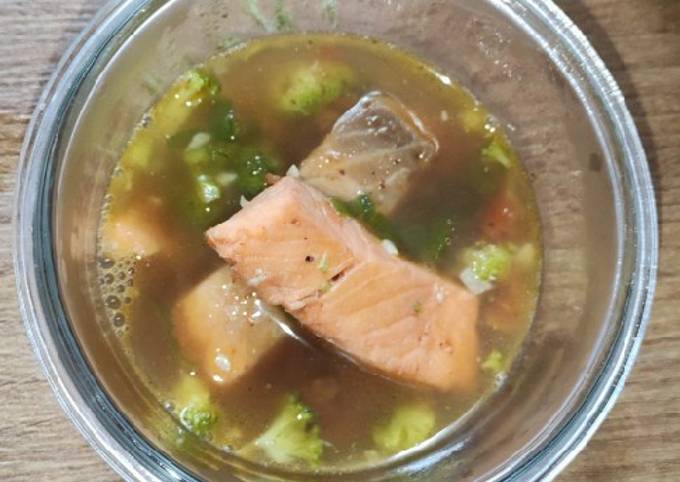 Resep MPASI ay ay 1y+ (sup salmon saos tiram) Resep MPASI ay ay 1y+ (sup salmon saos tiram)