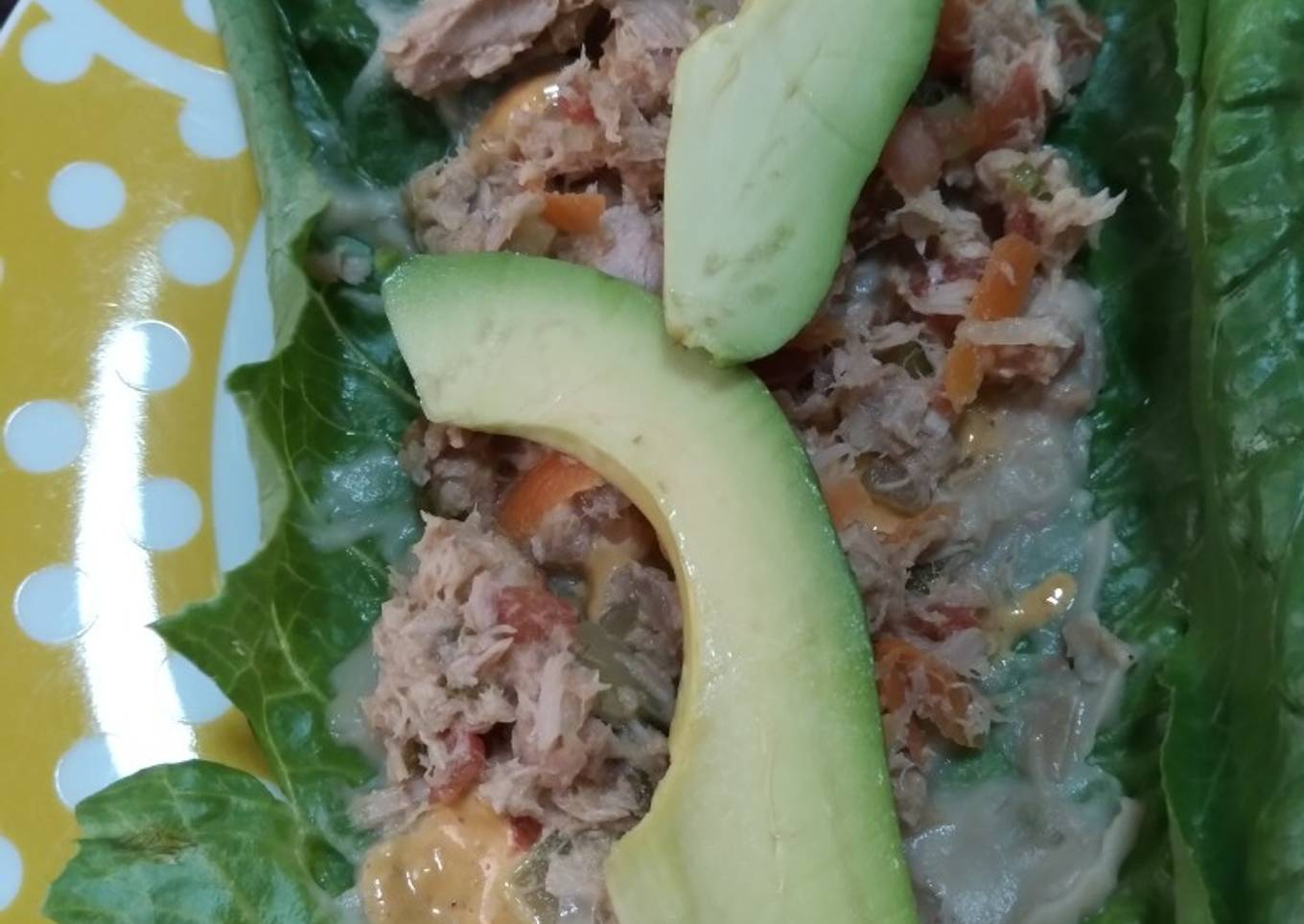 Tacos de lechuga con atún