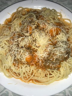 Una foto de Spaghetti con salsa rápida 🍝
