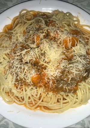 Una foto de Spaghetti con salsa rápida 🍝