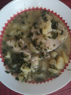 Una foto de Merluza con patatas en salsa verde