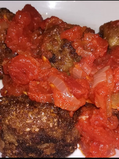 Una foto de Albóndigas con tomate
