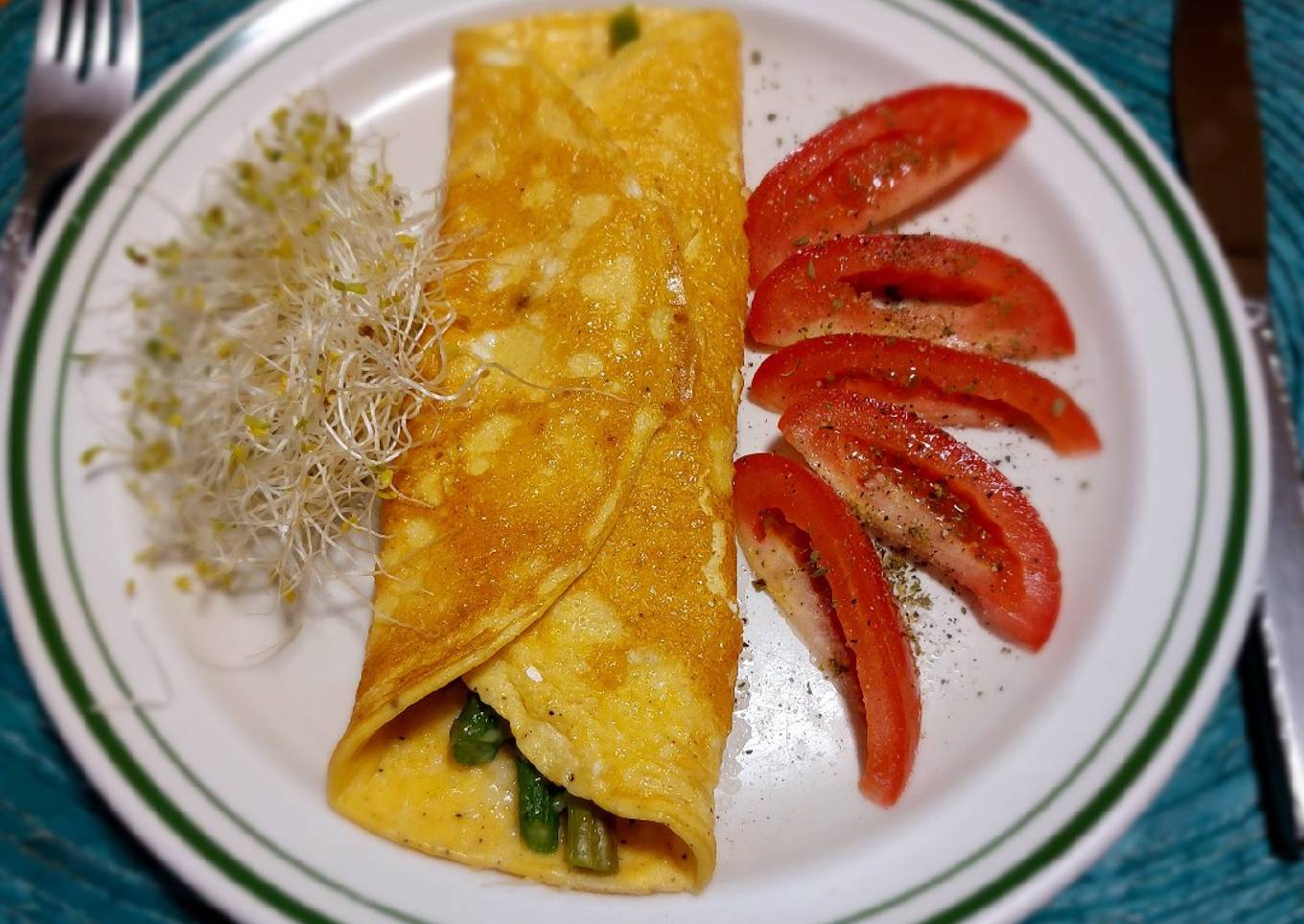Omelette de espárragos con queso