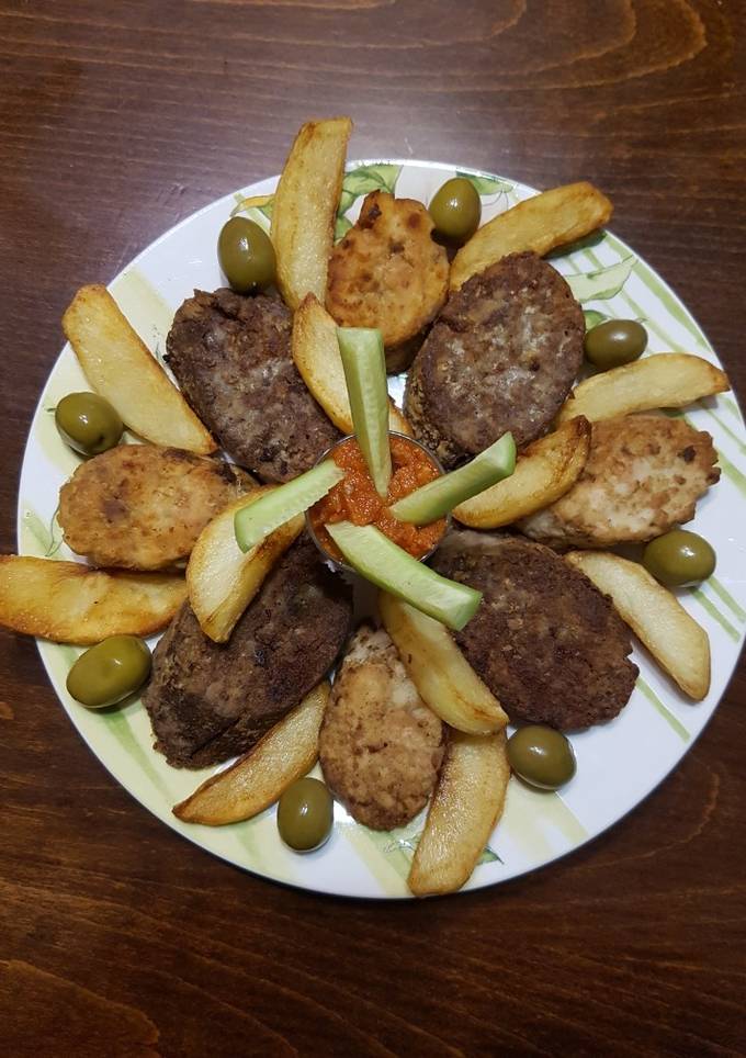 Домашні ковбаски з курячої печінки й гречки
