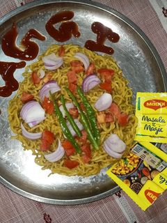 मैगी पिज़्ज़ा(maggi pizza recipe in hindi) रेसिपी मुख्य फोटो