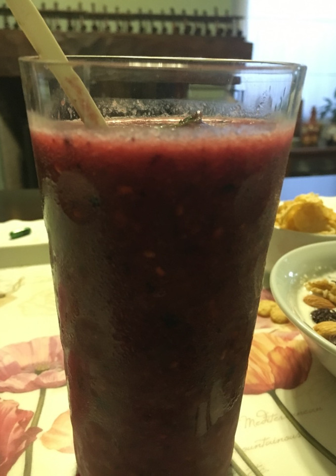 Una foto de Batido “Sol rojo, al agua ojo”