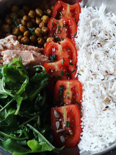 Foto di Piatti Smart n°2: riso basmati, ceci croccanti, salmone, verdure