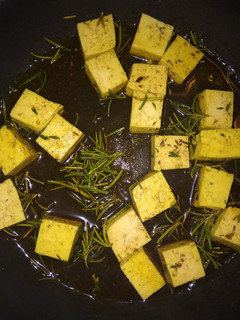 Una foto de Tofu marinado