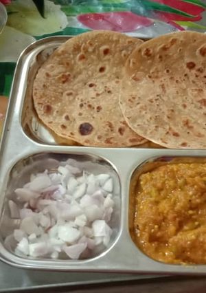 પરાઠા (Paratha Recipe In Gujarati) રેસીપી મુખ્ય ફોટો
