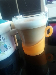 Una foto de 551. Cafe con mucha espuma