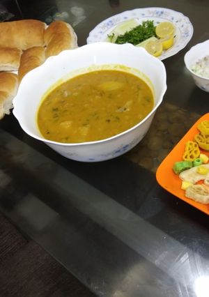 A picture of Daal gosht.