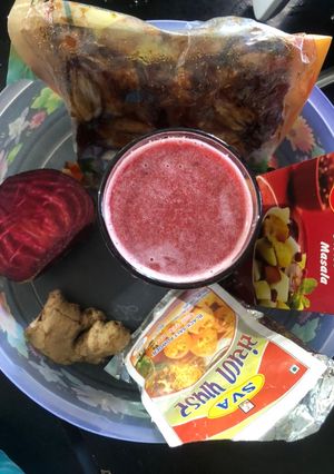 બીટ ખજુર નો જ્યૂસ (Beetroot Khajoor Juice Recipe In Gujarati) રેસીપી મુખ્ય ફોટો