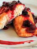 Salmón al horno con salsa de frutos rojos