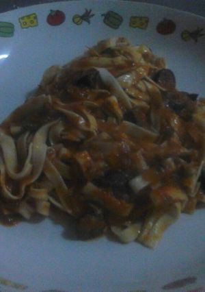 Una foto de Salsa putanesca con fettuccini