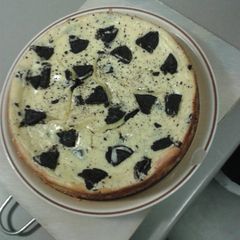 A picture of Oreo cookie cheesecake.