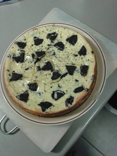 A picture of Oreo cookie cheesecake.