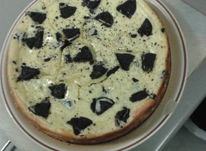 A picture of Oreo cookie cheesecake.