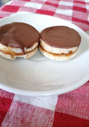 Una foto de Alfajorcito con galletas de arroz y chocolate 😋