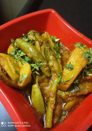 आलू परवल ग्रेवी रेसिपी मुख्य फोटो