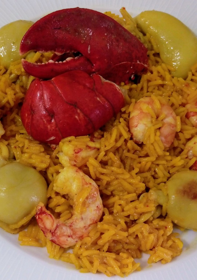 Una foto de Arroz con bogavante, sepia y langostinos
