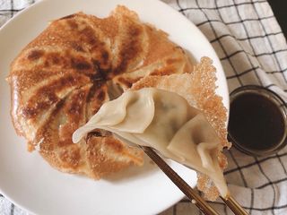 👩🏽‍🍳🧑🏼‍🍳Crispy Pork Gyoza Recipe •My Favourite Home Style Gyoza Recipe with the Sauce |ThaiChef Food