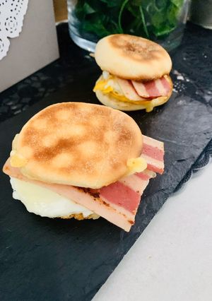 Une photo de Mc Muffin bacon et œuf maison