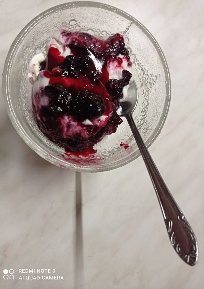 Tejszínes- feketeribizlis fagyi recept fotója