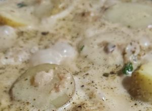 Una foto de Filet de merluza a la crema con papas