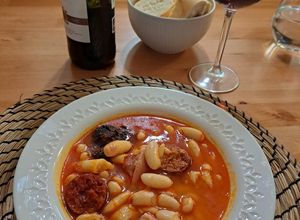 Una foto de Fabada asturiana (olla express)
