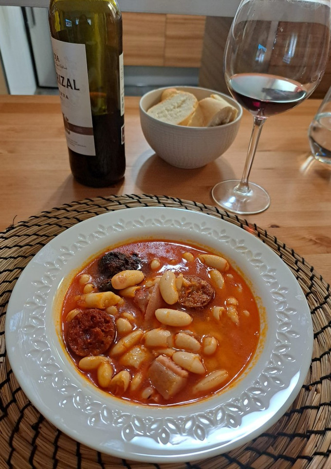 Una foto de Fabada asturiana (olla express)
