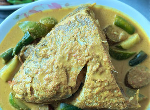 Gambar Gulai Kuning Berempah Kepala Ikan Kaci