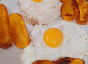 Una foto de Arroz a la cubana (estilo peruano)