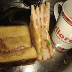 A picture of Bread cheese sandwich.
