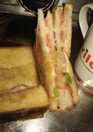 A picture of Bread cheese sandwich.