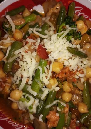 Una foto de Garbanzos con brócoli, judías verdes y setas